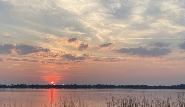 Clear Lake Retreat: Private pool and spa, lakefront