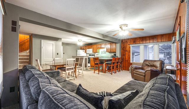 Clear Lake Vacation Rental: Walk to City Beach!