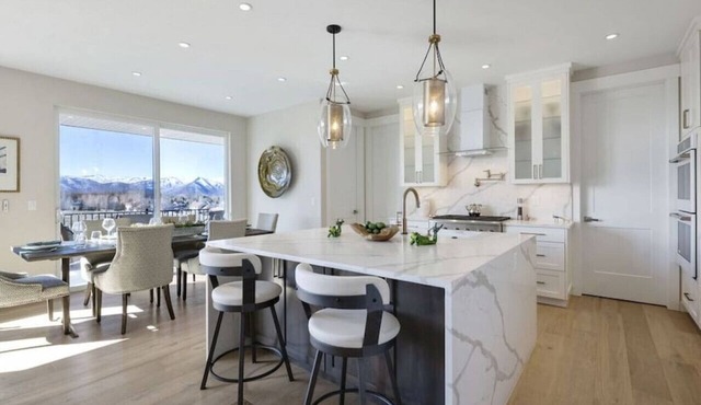 Clear View Escape: Lux Home|Private Hot Tub