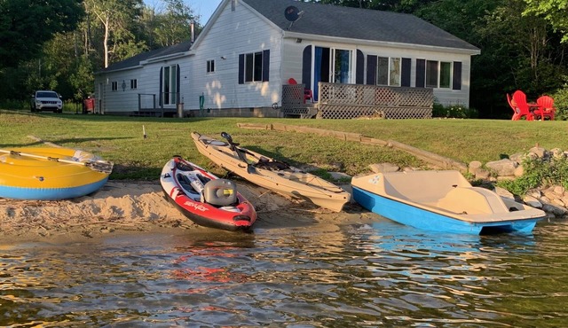 Clear Waters Lakefront Cottage- On the Water-near - Mackinaw City