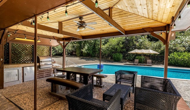 Clearlake 1BR Retreat Pool + Boat Parking Sleeps 4