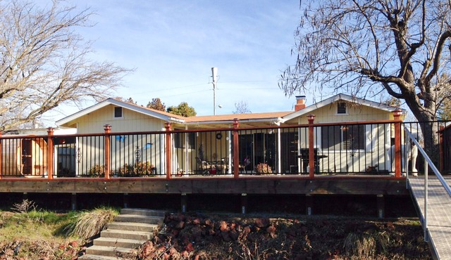 Clearlake Canal Front Home, Dog-friendly & Sauna