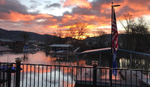 Clearlake Lakefront Getaway