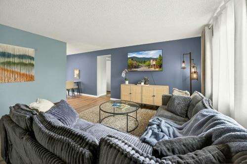 Clearview Comfort- 3BR near Airport!