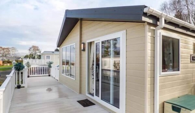 CLEARVIEW LODGE, family friendly, luxury holiday cottage in Borth