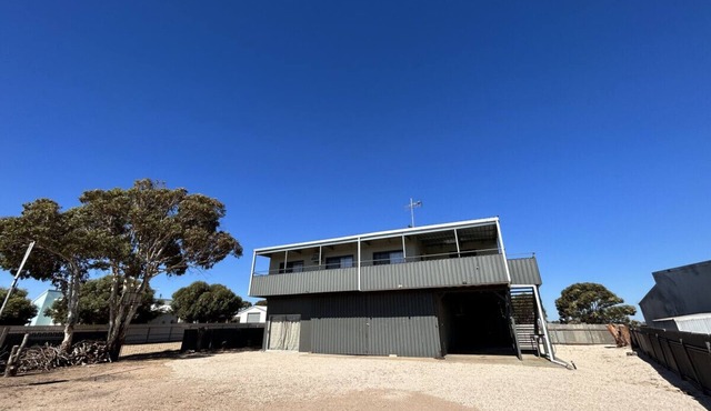 Clearview Shack - Coastal Comfort in Port Victoria