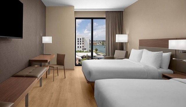 Clearwater Beach Getaway! Charming Suite with Rooftop Pool