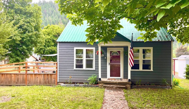 Clearwater Cottage – Cozy Historic Home Near the River