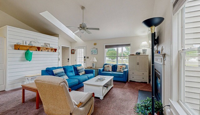 Clearwater Home Close to the Beach w/Shared Pool, Private Washer/Dryer
