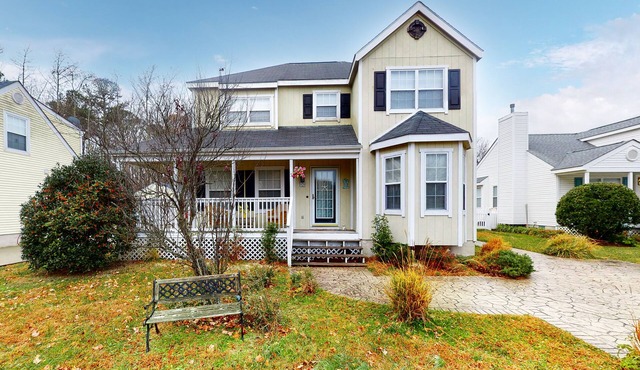 Clearwater Home, perfectly located w/Shared Pool, Private Washer/Dryer, & WiFi