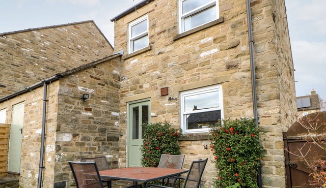 CLEEVE COTTAGE, family friendly, with open fire in Middleham