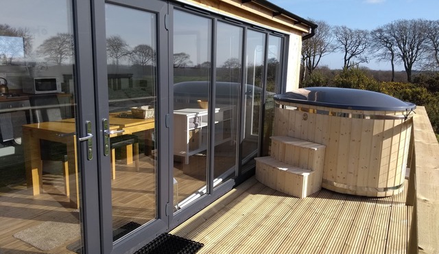 Cleeves Cabins, Ailsa Luxury Lodge With hot tub