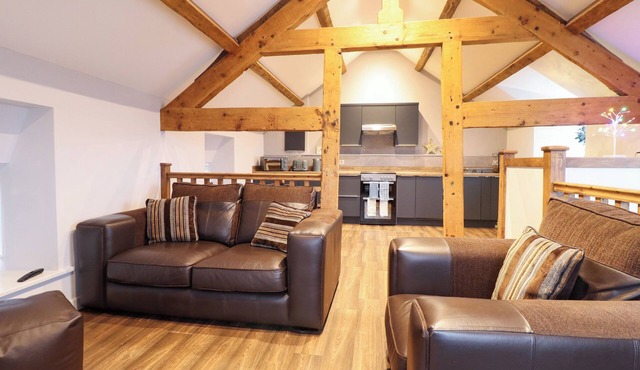 CLEGIR BACH, family friendly, character holiday cottage in Corwen