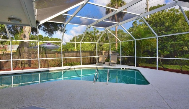 Clematis House near Arlington Park with Heated Pool