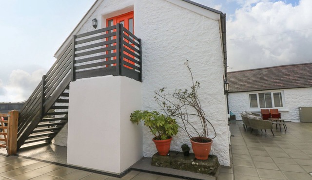 CLEMENTINE COTTAGE, pet friendly, with a garden in Manorbier