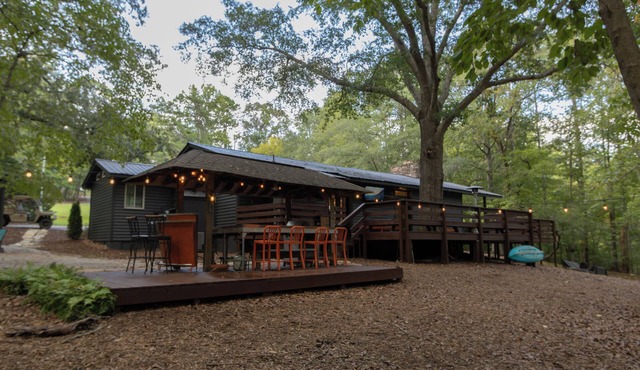 Clemson Game Day Lake Front Retreat 5 min to Clemson University Volleyball Court
