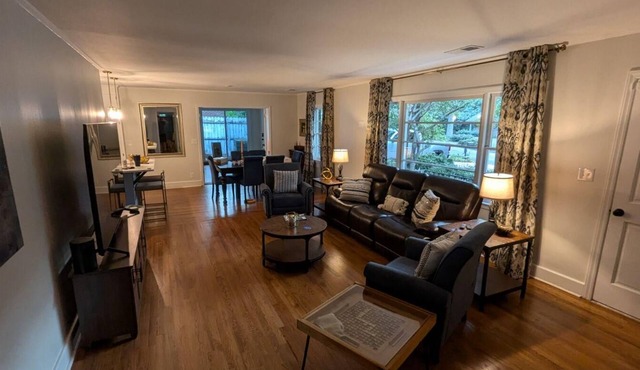 CLEMSON Newly renovated- quick access to Patrick Square and Downtown, Stadium.