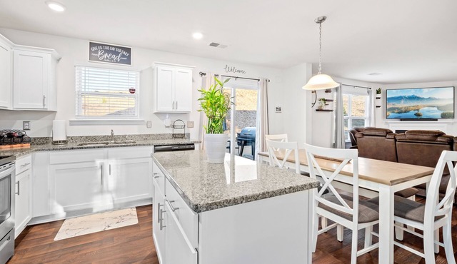 Clemson University (6 min) - 1kMbps Internet - Easy Check In - Office Space