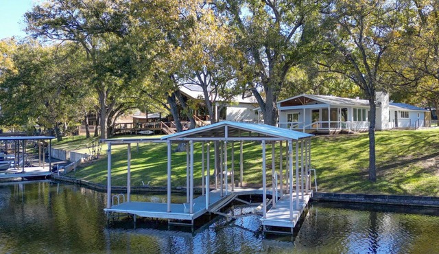 Clen Oak Escape on Lake LBJ with 109" of Waterfront