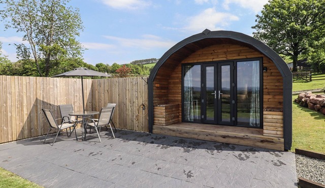 CLEUGH LODGE, pet friendly, country holiday cottage in Lockerbie