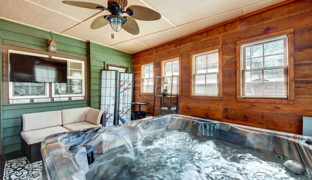 Cleveland Cabin w/Private Hot Tub ~ 7 Mi to Helen