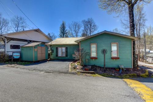 Cleveland Cabin with Private Hot Tub about 7 Mi to Helen