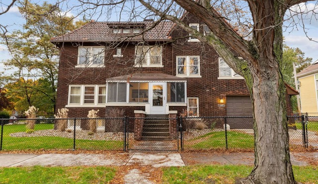 Cleveland Castle- Unbeatable proximity to CWRU, UH, & The Best of the East Side