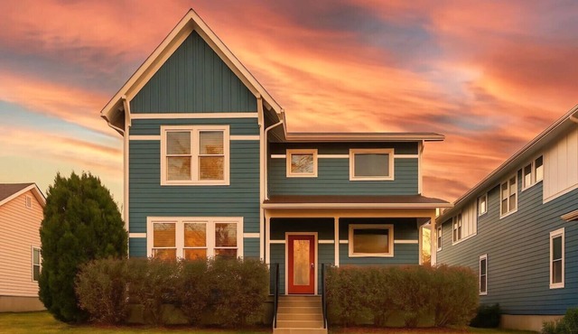 Cleveland Park Charmer- Full Kitchen- Private Yard