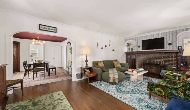 Cleveland retreat with hot tub & game room