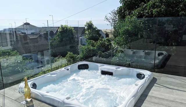 Cliff Cottage - Luxurious Seaview Retreat