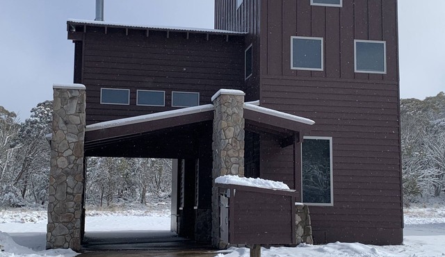 Cliff Hanger-Dinner Plain