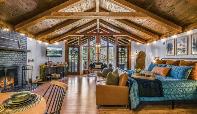 Cliff Haven 1 Bedroom Cabin by RedAwning