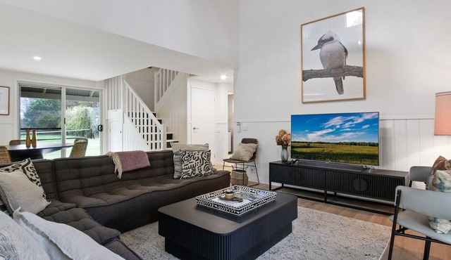 Cliff House Cottage | Modern Metung Retreat