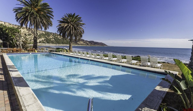 Cliff House Inn On The Ocean