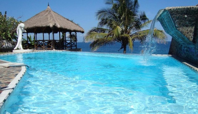 Cliff House on Bali is Unique, above the ocean, the sound of the waves – Unit 3