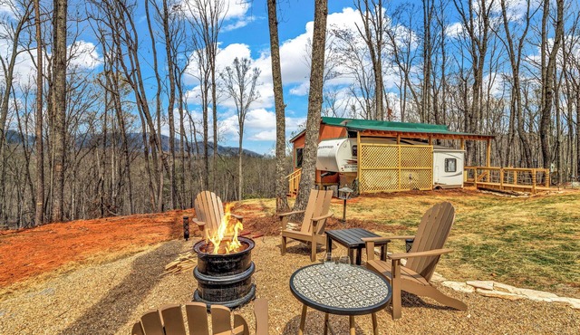Cliff's Place - Camper w Deck, Mtn Views, Fire Pit