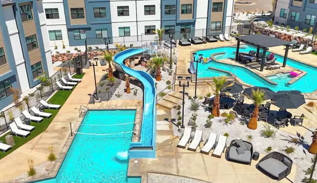Cliff Side Pool Oasis | Lazy River & Hot Tubs