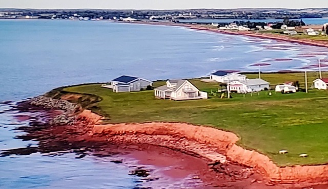 Cliff-Top Cottage on the Ocean!
