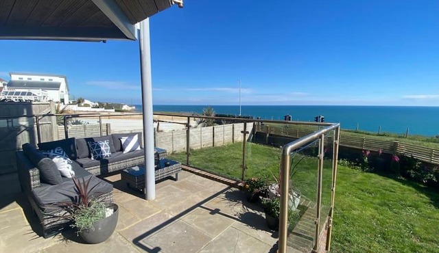 Cliff Top Heights-Beach front house near Brighton