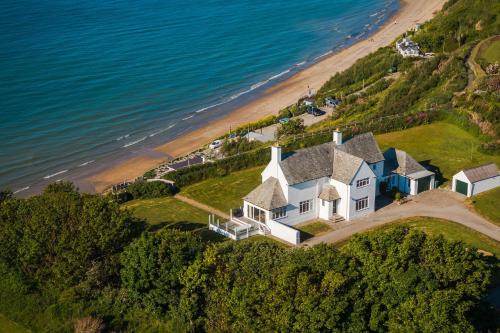Cliff Top - Panoramic Sea Views with Spa & Hot Tub
