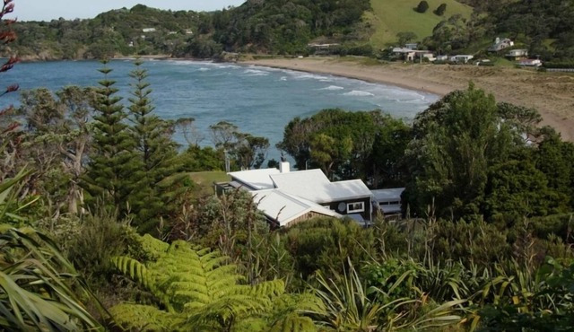 Cliff top stunningly located original bach