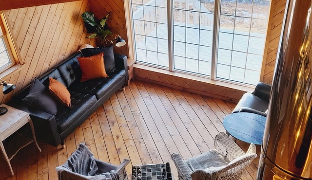 Cliff Waters Cottage, Private oceanfront secluded relaxation, Pleasant Bay, NS