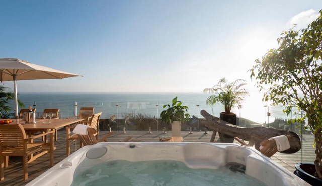 Cliffhanger House - Sleeps 12-14 Sea Views