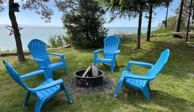 Cliffhaven Cottage-Lake Front with beach