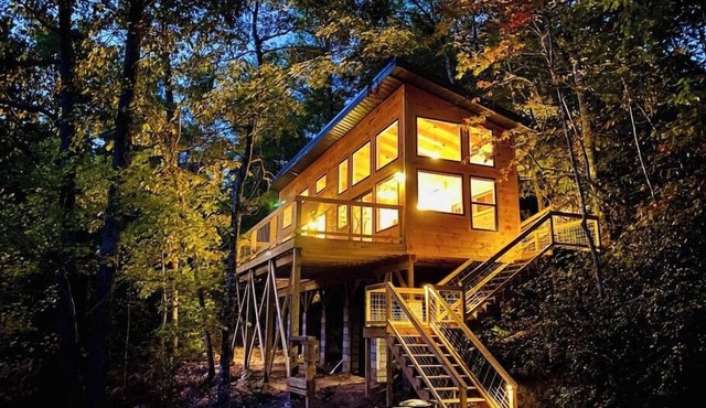 Cliffline Twilight |Cliffside Hot Tub ·RRG Retreat | Epic views & Pet Friendly