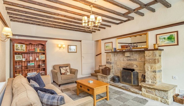 CLIFFORD HOUSE FARM, pet friendly, with open fire in Buckden