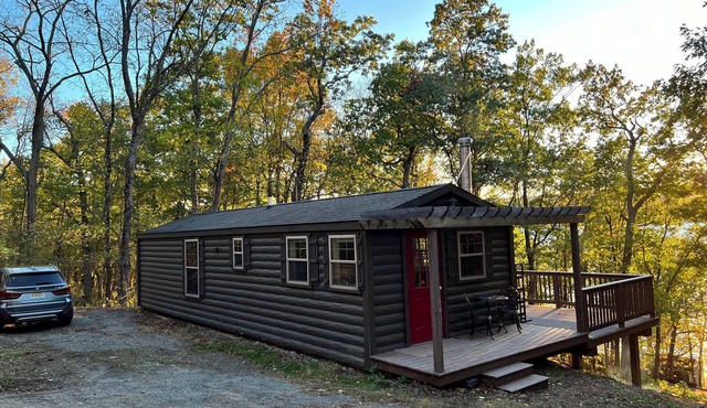 Cliff’s Edge Cottage Lakeview - Tranquil 2 Acre Escape Overlooking Seneca Lake