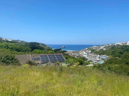 Cliffside 3 Bedroom House with Sea Views