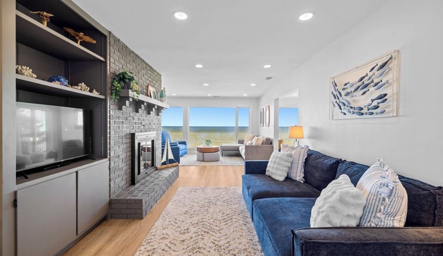 Cliffside Bay Home · Private Beach, Shark Tooth Hunting & Panoramic Bay Views