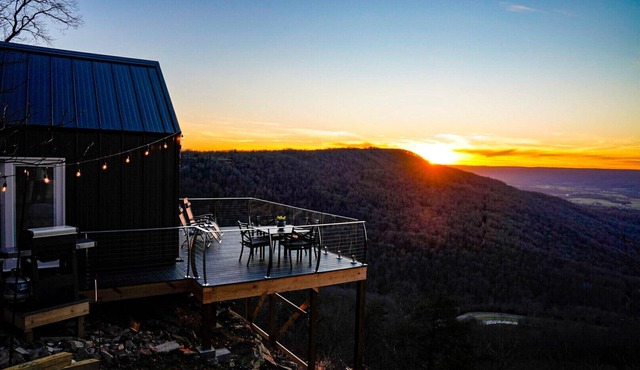 Cliffside bungalow with panoramic mountain views